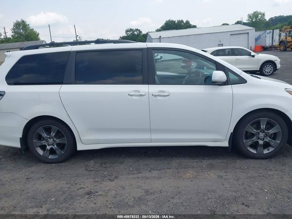 2016 TOYOTA SIENNA SE PREMIUM 8 PASSENGER