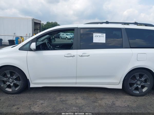 2016 TOYOTA SIENNA SE PREMIUM 8 PASSENGER