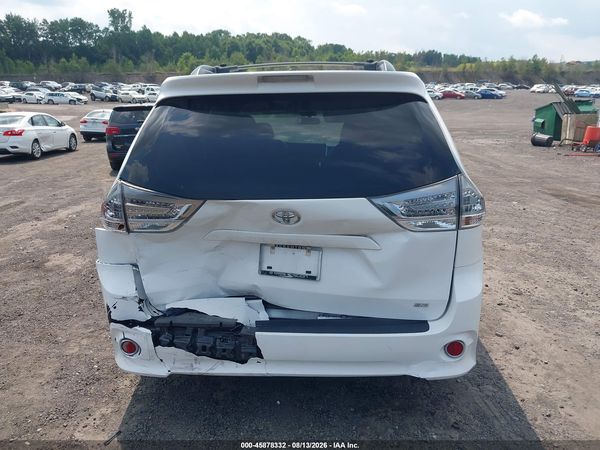 2016 TOYOTA SIENNA SE PREMIUM 8 PASSENGER