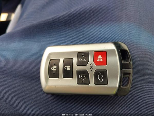 2016 TOYOTA SIENNA SE PREMIUM 8 PASSENGER