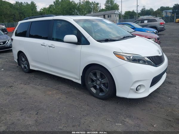 2016 TOYOTA SIENNA SE PREMIUM 8 PASSENGER