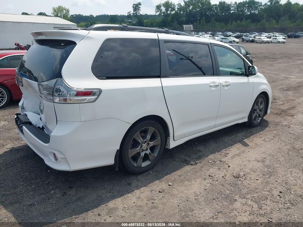 2016 TOYOTA SIENNA SE PREMIUM 8 PASSENGER
