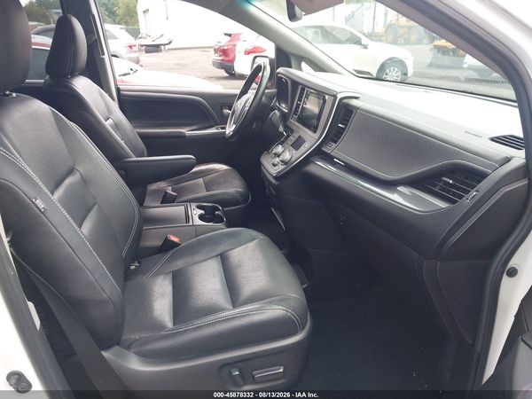 2016 TOYOTA SIENNA SE PREMIUM 8 PASSENGER