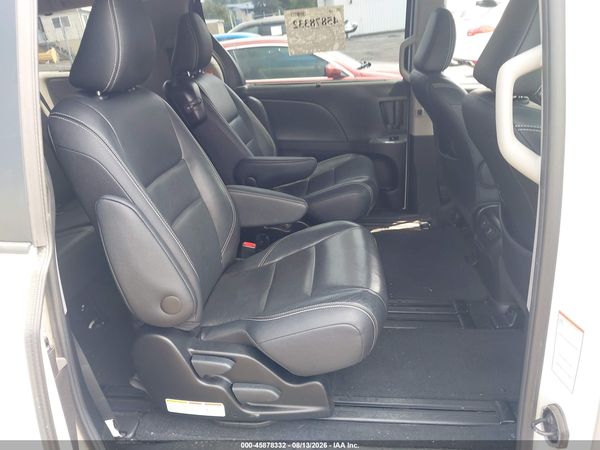 2016 TOYOTA SIENNA SE PREMIUM 8 PASSENGER