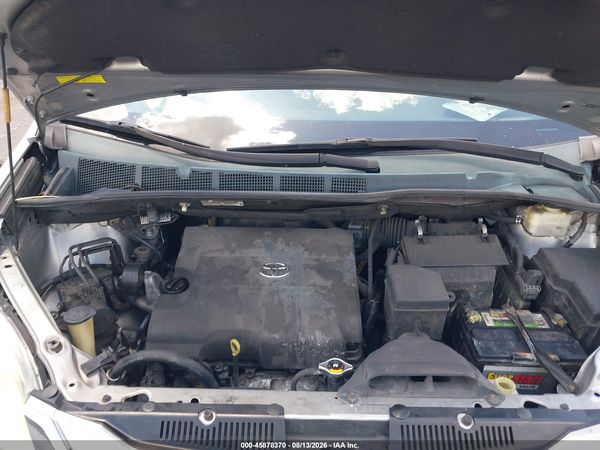 2015 TOYOTA SIENNA LE 8 PASSENGER