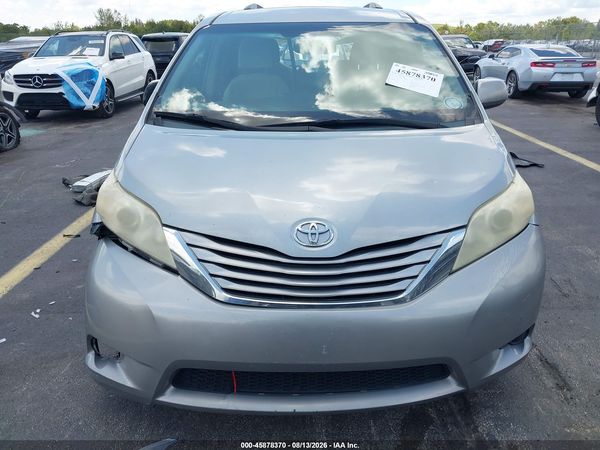 2015 TOYOTA SIENNA LE 8 PASSENGER