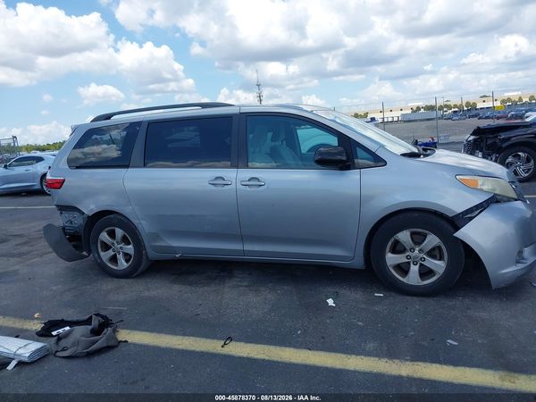 2015 TOYOTA SIENNA LE 8 PASSENGER