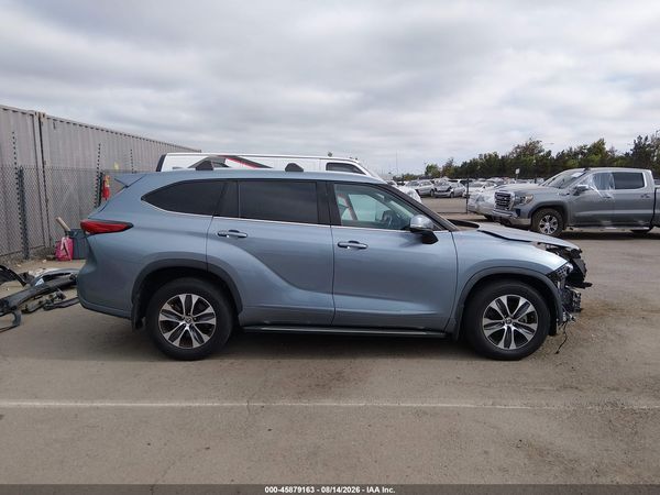 2022 TOYOTA HIGHLANDER XLE