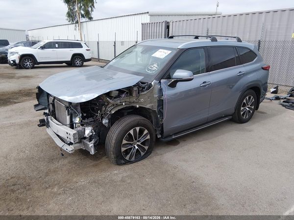 2022 TOYOTA HIGHLANDER XLE