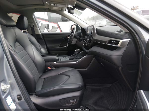 2022 TOYOTA HIGHLANDER XLE