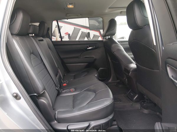 2022 TOYOTA HIGHLANDER XLE