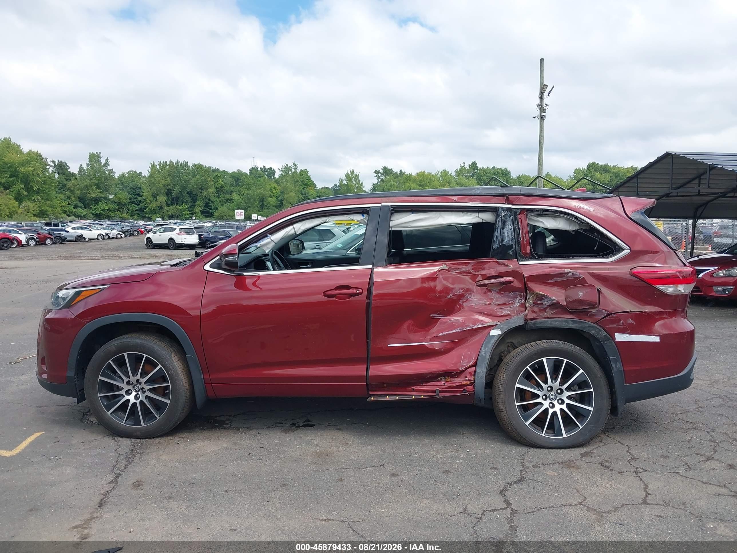 2018 TOYOTA HIGHLANDER SE
