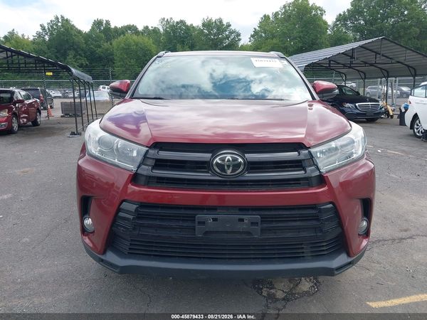 2018 TOYOTA HIGHLANDER SE