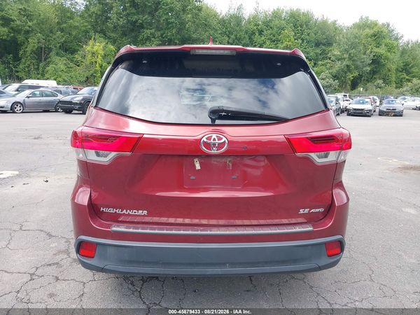 2018 TOYOTA HIGHLANDER SE