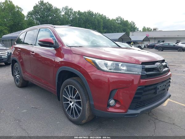 2018 TOYOTA HIGHLANDER SE