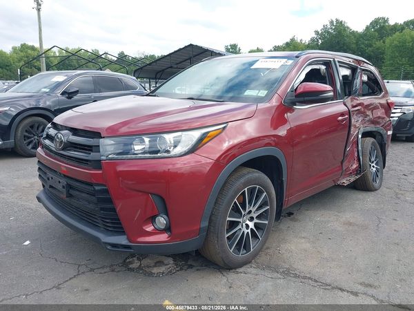 2018 TOYOTA HIGHLANDER SE