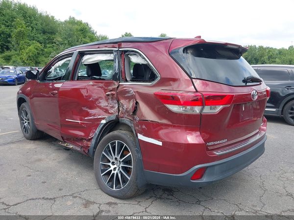 2018 TOYOTA HIGHLANDER SE