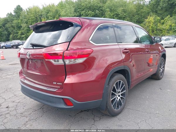 2018 TOYOTA HIGHLANDER SE