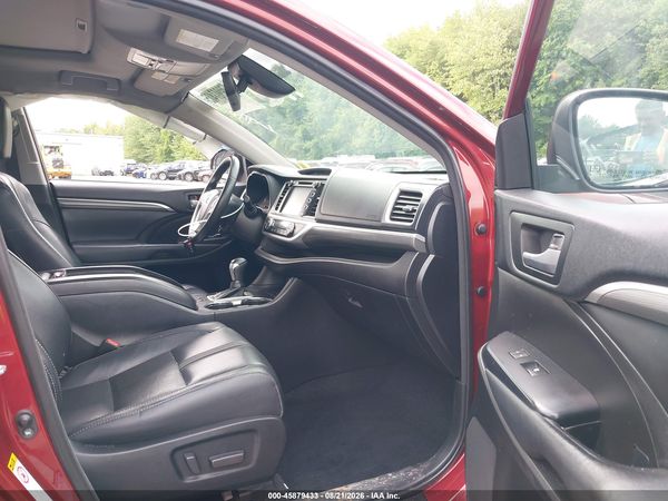 2018 TOYOTA HIGHLANDER SE