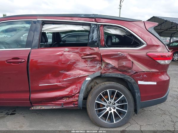 2018 TOYOTA HIGHLANDER SE
