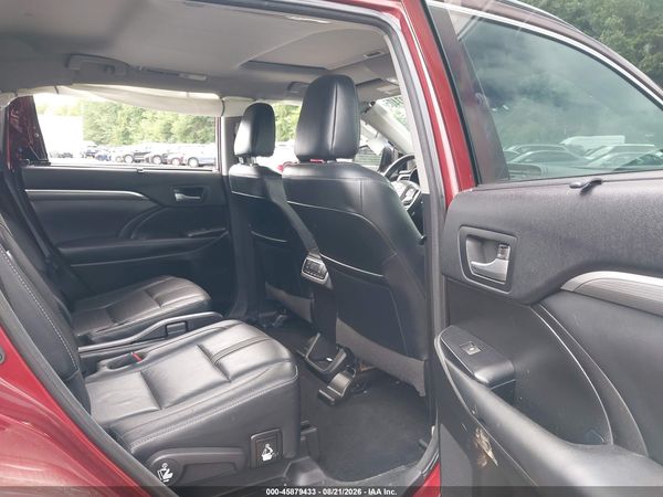 2018 TOYOTA HIGHLANDER SE