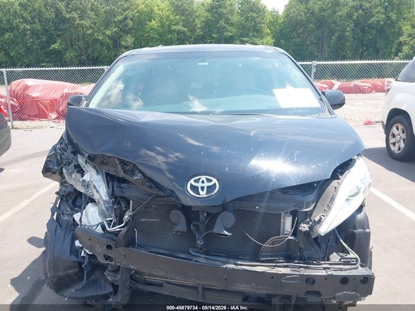 2017 TOYOTA SIENNA XLE 8 PASSENGER