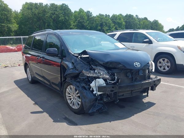 2017 TOYOTA SIENNA XLE 8 PASSENGER