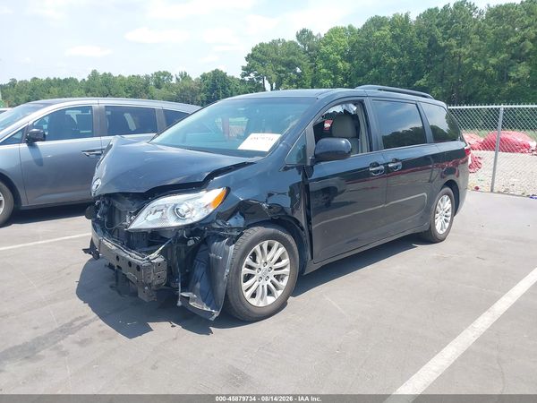 2017 TOYOTA SIENNA XLE 8 PASSENGER