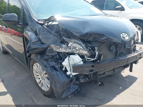2017 TOYOTA SIENNA XLE 8 PASSENGER