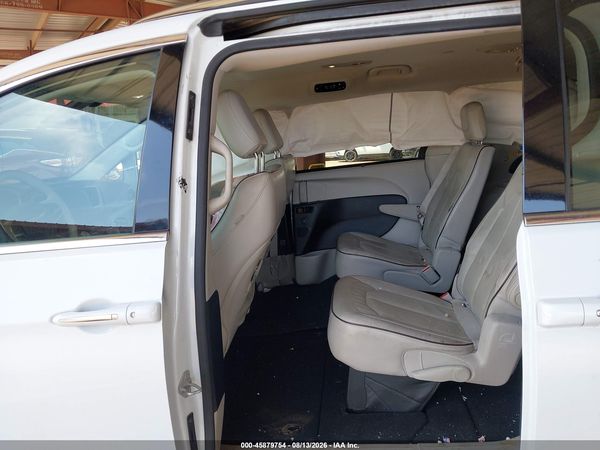 2018 CHRYSLER PACIFICA LIMITED — I8