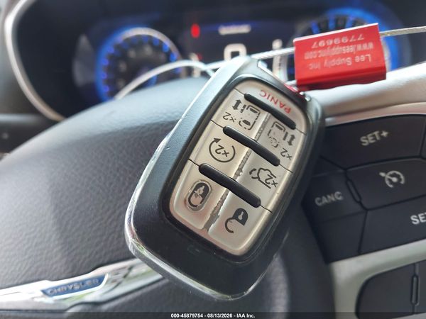 2018 CHRYSLER PACIFICA LIMITED — I11