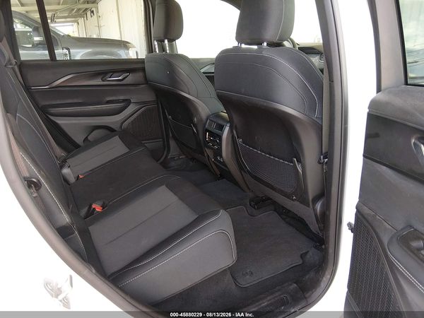 2024 JEEP GRAND CHEROKEE LAREDO 4X4 — I8