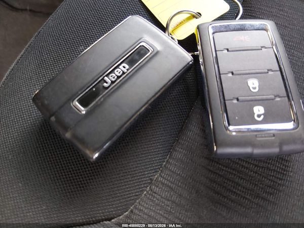 2024 JEEP GRAND CHEROKEE LAREDO 4X4 — I11