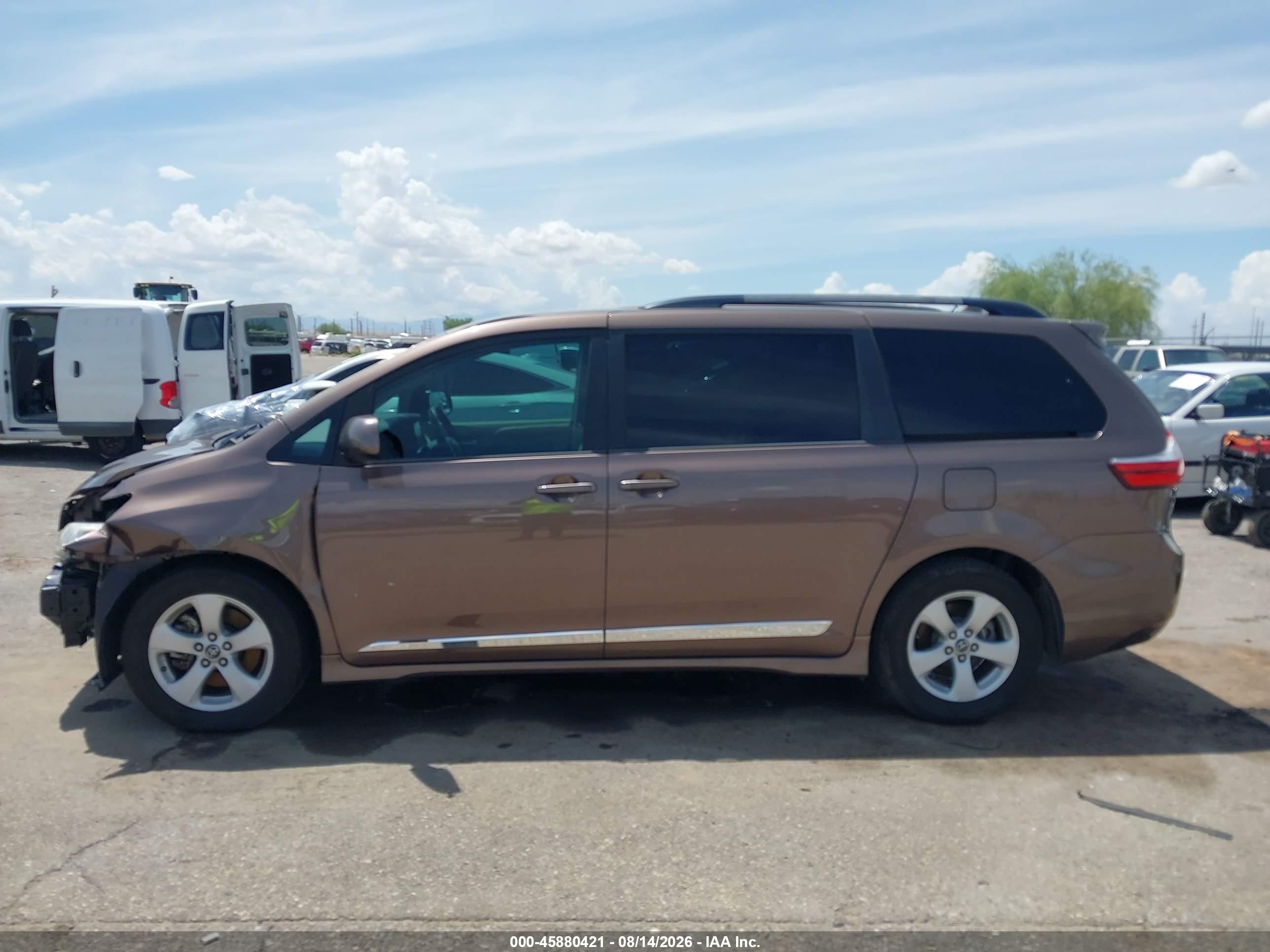 2018 TOYOTA SIENNA LE 8 PASSENGER
