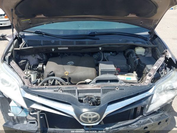 2018 TOYOTA SIENNA LE 8 PASSENGER
