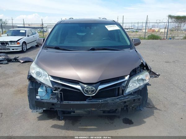 2018 TOYOTA SIENNA LE 8 PASSENGER