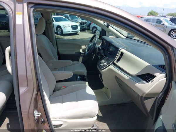 2018 TOYOTA SIENNA LE 8 PASSENGER