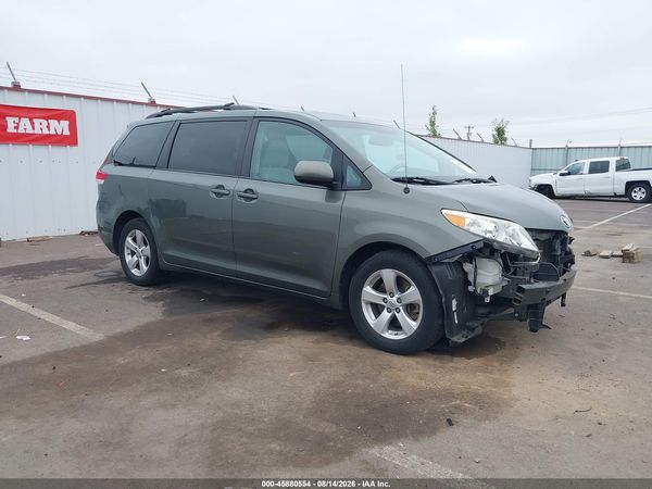 2013 TOYOTA SIENNA LE V6 8 PASSENGER — I1