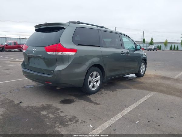 2013 TOYOTA SIENNA LE V6 8 PASSENGER — I4