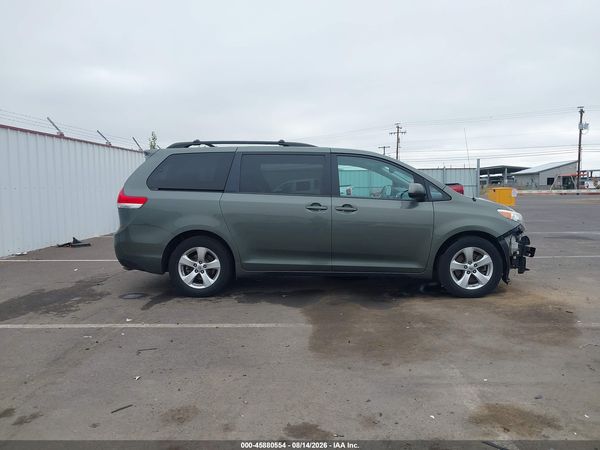 2013 TOYOTA SIENNA LE V6 8 PASSENGER — I116