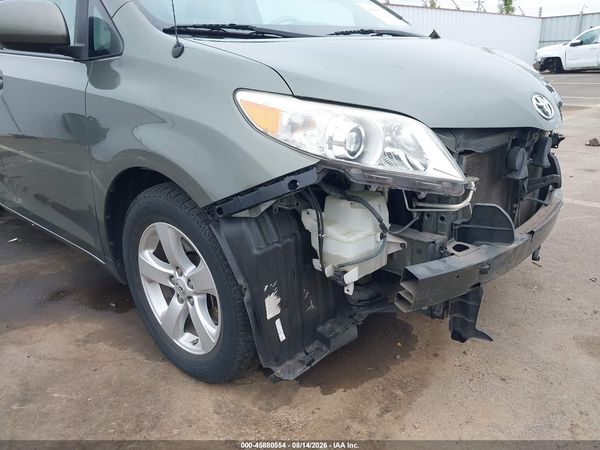 2013 TOYOTA SIENNA LE V6 8 PASSENGER — I152