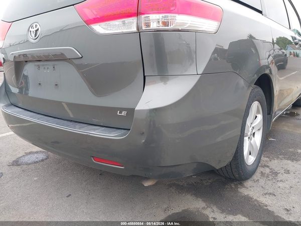 2013 TOYOTA SIENNA LE V6 8 PASSENGER — I153