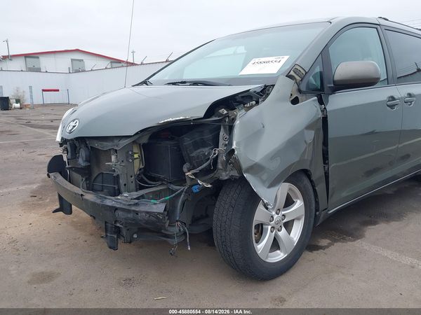 2013 TOYOTA SIENNA LE V6 8 PASSENGER — I154