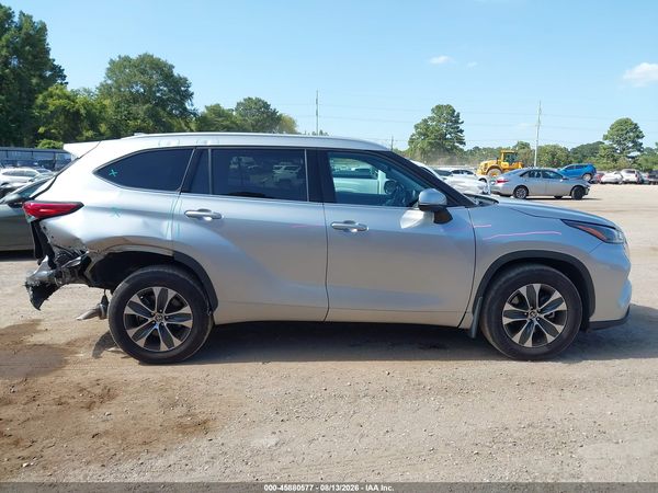 2022 TOYOTA HIGHLANDER XLE
