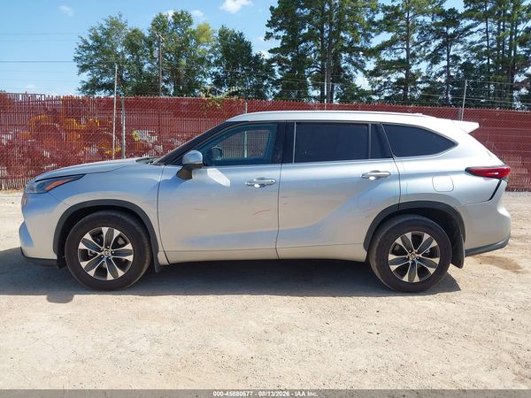 2022 TOYOTA HIGHLANDER XLE