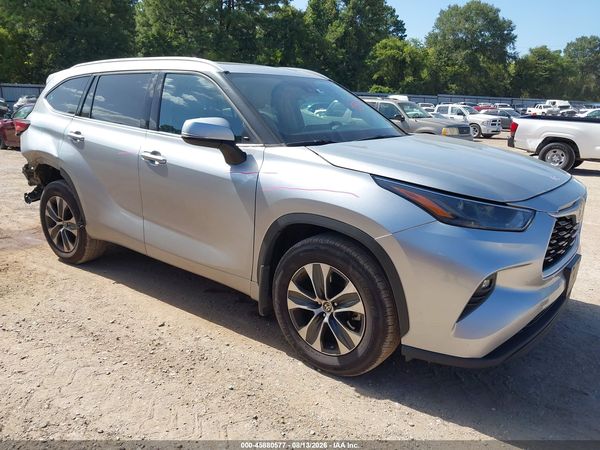 2022 TOYOTA HIGHLANDER XLE