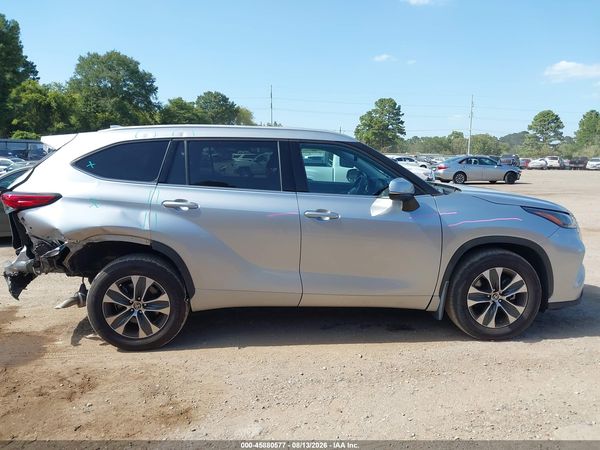 2022 TOYOTA HIGHLANDER XLE