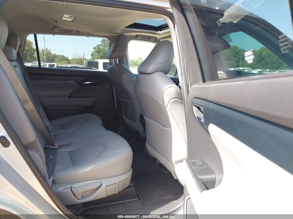 2022 TOYOTA HIGHLANDER XLE