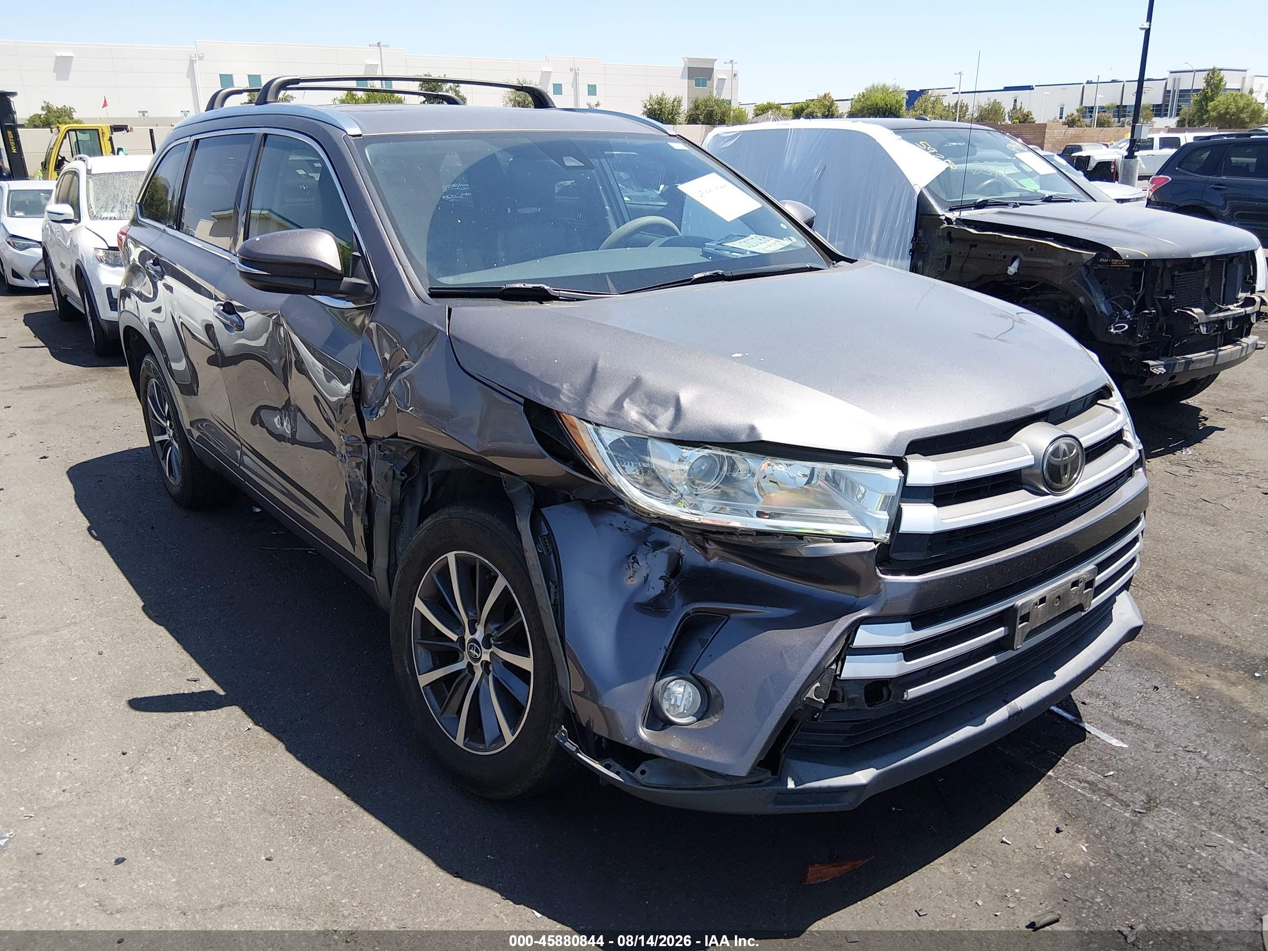 2018 TOYOTA HIGHLANDER XLE
