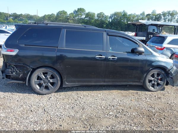 2013 TOYOTA SIENNA SE 8 PASSENGER